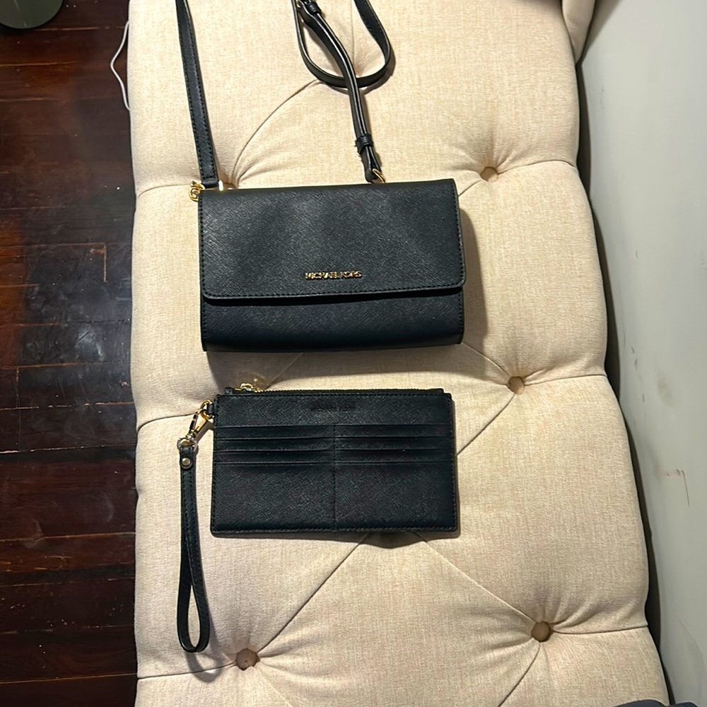 Michael Kors Crossbody w Matching Wristlet